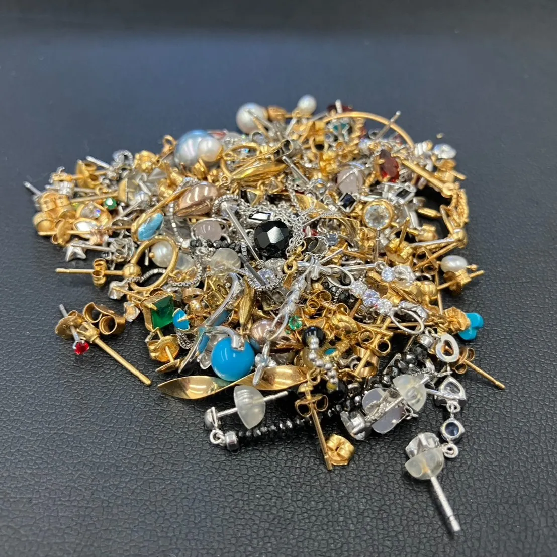 先週に引き続き、同じお客様がピアスなどのジュエリーを持ち込ま...