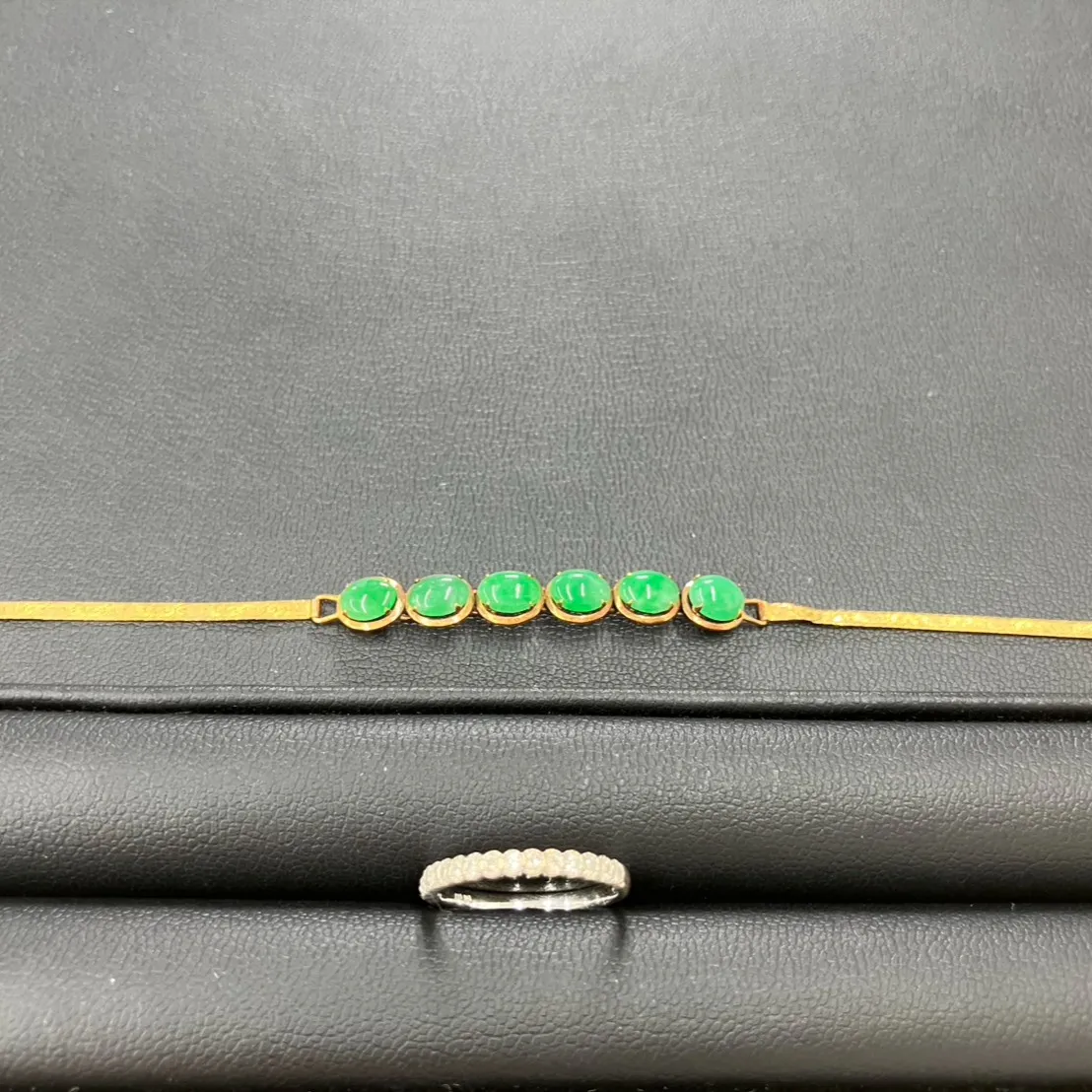 先日、弊店に大量のアクセサリーが持ち込まれました。